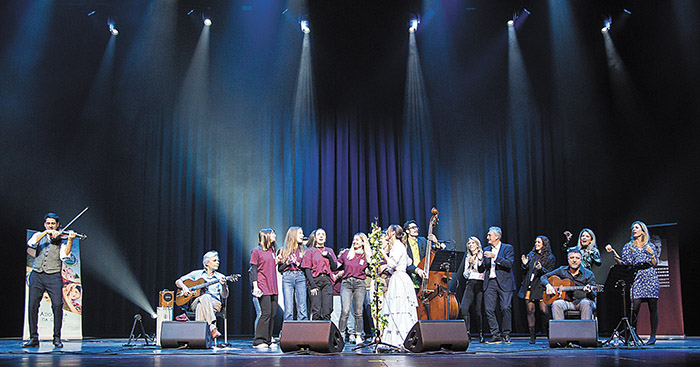 το βράδυ της 14ης Νοεμβρίου στο κατάμεστο Christmas Theater, όπου και το Οικονομικό Πανεπιστήμιο Αθηνών διοργάνωσε την μεγαλύτερη συναυλία για φιλανθρωπικό σκοπό που έχει γίνει από Ανώτατο Εκπαιδευτικό Ίδρυμα στη χώρα μας.