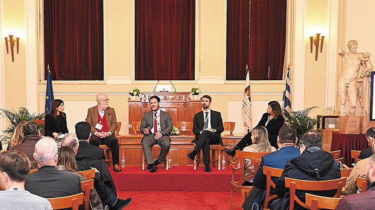 1ο Συνέδριο Αποφοίτων του ΟΠΑ - Η συντονίστρια του πάνελ Ελένη Στεργίου, ο κ. Γκρίτζαλης, ο κ. Καπέλλας, ο κ. Σωτηρίου και η κυρία Λύκου