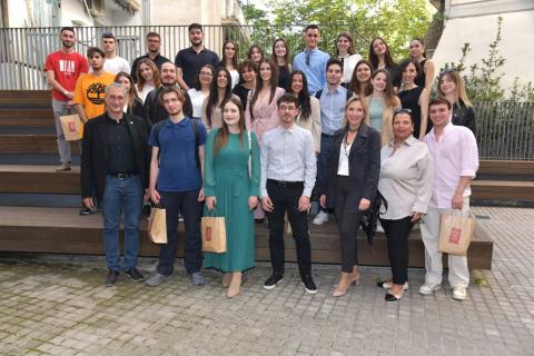 Το Οικονομικό Πανεπιστήμιο Αθηνών βραβεύει τον Εθελοντισμό και τιμά 100 φοιτήτριες και φοιτητές του, για τη συμμετοχή τους στο Πρόγραμμα Κοινωνικής Ευθύνης και Προσφοράς