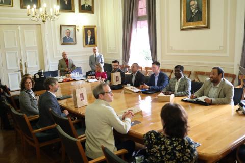 W&M students, together with Professors Rajiv Kohli and V. Papadakis at the senate hall