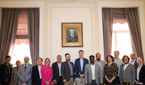 W&M students, together with Professors Rajiv Kohli and V. Papadakis at the senate hall