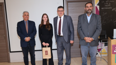 Βράβευση της εθελόντριας Δώρας Δημοπούλου Βράβευση της εθελόντριας Δώρας Δημοπούλου